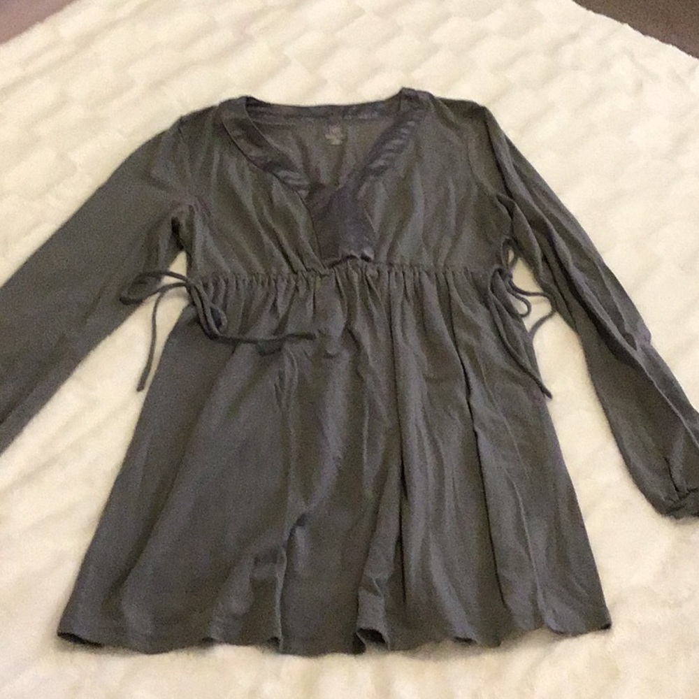 Gap M maternity top